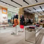 Entreprises 5 image BURBERRY Shopping dans Richmond BC