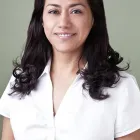 Entreprises 1 image BUSINESS HEADSHOT Photographers & Photo Studios dans Toronto ON