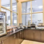 Entreprises 11 image COMFORT INN & SUITES AMBASSADOR BRIDGE travel & tourism dans Windsor ON