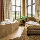 Entreprises 12 image COMFORT SUITES KELOWNA travel & tourism dans Kelowna BC