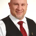 Entreprises 1 image EDWARD JONES - FINANCIAL ADVISOR: JASON E SCHNITZLER Legal & Financial Services dans Kelowna BC