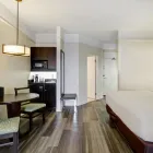 Entreprises 29 image HOLIDAY INN & SUITES WINDSOR (AMBASSADOR BRIDGE) Wedding Venues dans Windsor ON