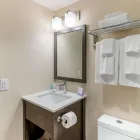 Business 6 image QUALITY INN CENTRE-VILLE travel & tourism in Montréal QC