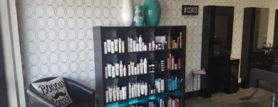 Entreprises 3 image BACK BAR BEAUTY Hair Salons dans Kelowna BC