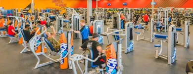 Entreprises 4 image CRUNCH FITNESS - LONDON SOUTH Sports Grounds & Stadiums dans London ON