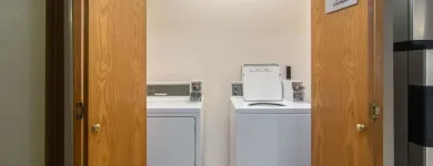 Business 12 image ECONO LODGE travel & tourism in Regina SK