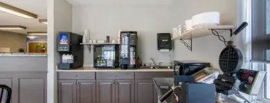 Business 20 image ECONO LODGE travel & tourism in Regina SK