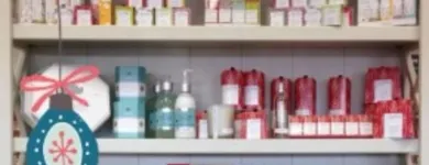 Entreprises 5 image HALLMARK DAVIS AGENCY Shopping dans Ottawa ON