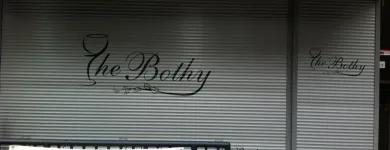 Business 6 image K & F ROLL SHUTTER MFG (1989) LTD Shopping in Edmonton AB