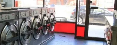 Entreprises 3 image LAUNDROMAT 24 HOUR COIN Laundromats dans Toronto ON