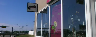 Entreprises 2 image PETALS ON THE TRAIL Specialty Stores dans Edmonton AB