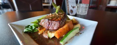 Entreprises 44 image SYMPOSIUM CAFE RESTAURANT & LOUNGE Restaurants dans Aurora ON