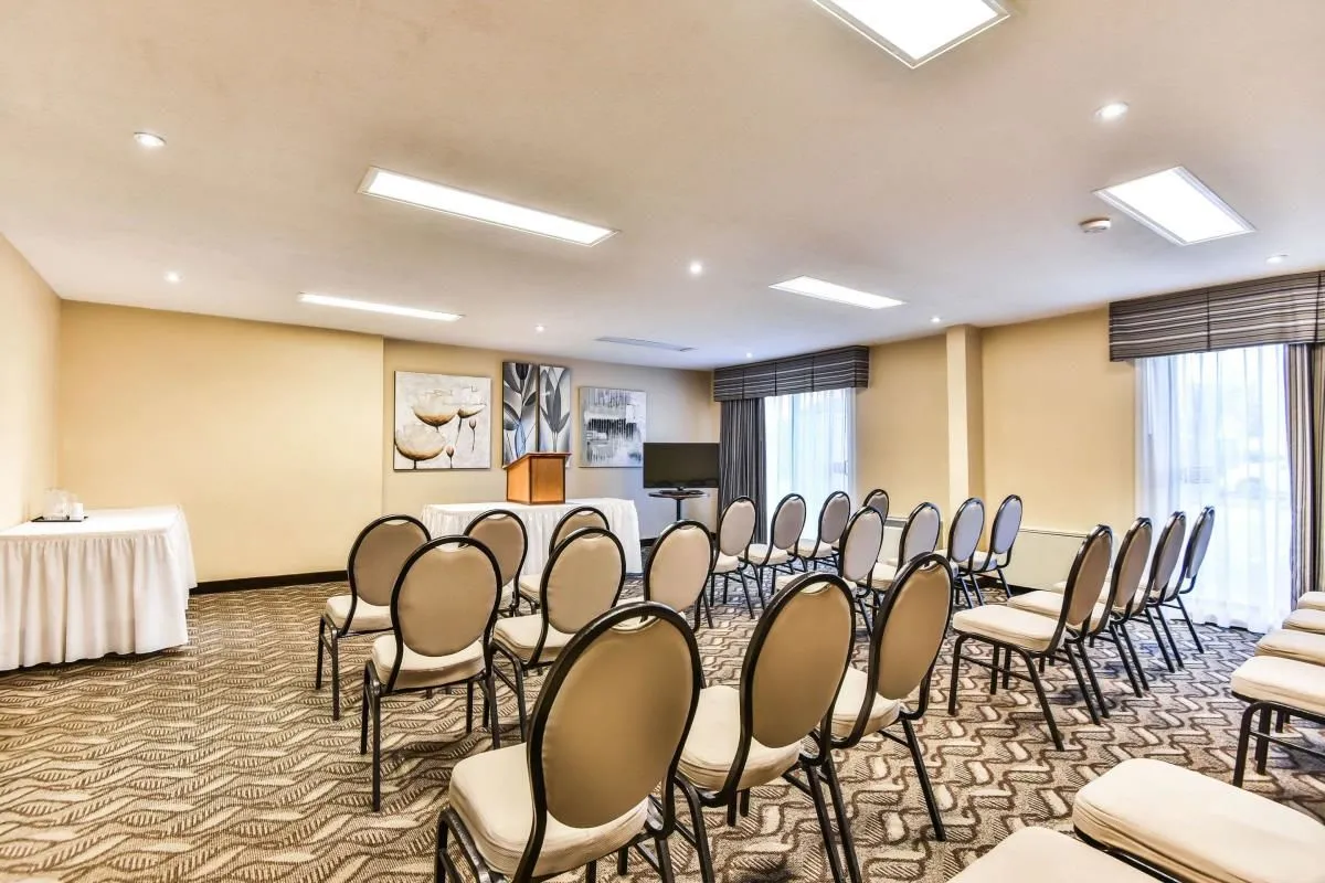 Entreprises 7 image COMFORT INN & SUITES AMBASSADOR BRIDGE