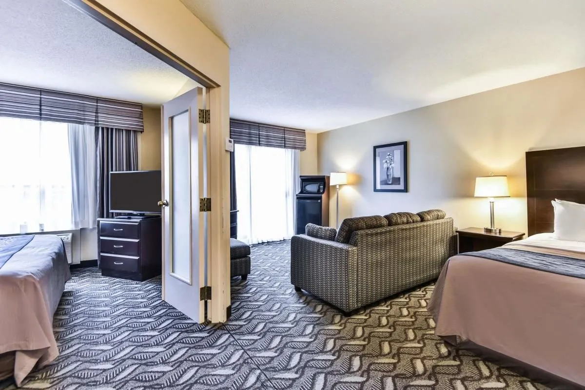 Entreprises 17 image COMFORT INN & SUITES AMBASSADOR BRIDGE