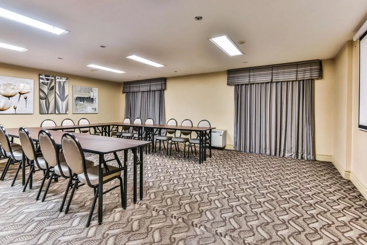 Entreprises 18 image COMFORT INN & SUITES AMBASSADOR BRIDGE