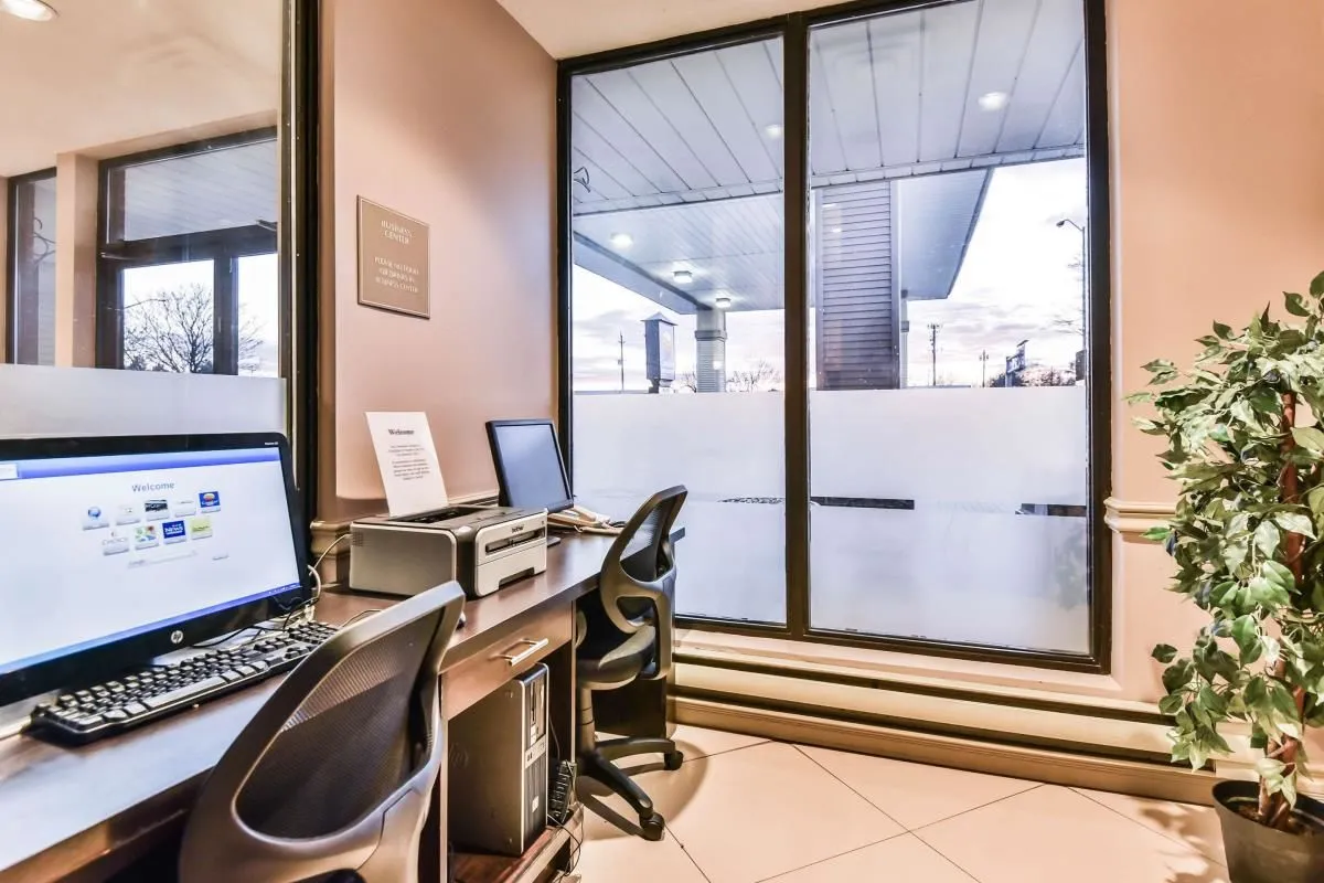 Entreprises 19 image COMFORT INN & SUITES AMBASSADOR BRIDGE