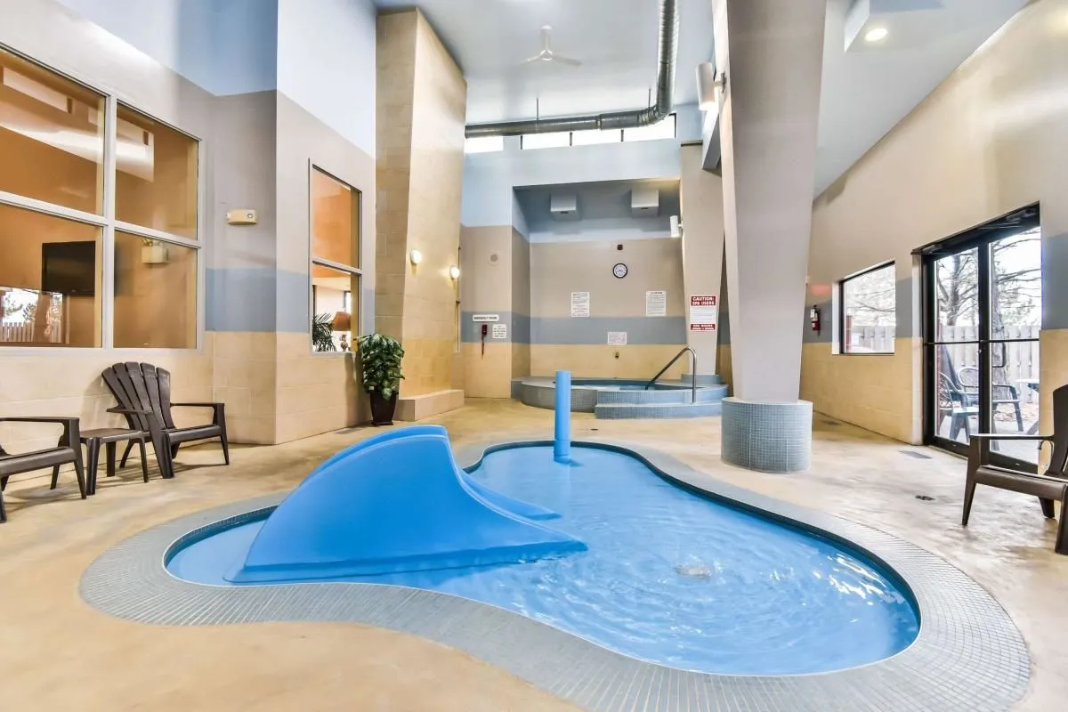Entreprises 24 image COMFORT INN & SUITES AMBASSADOR BRIDGE