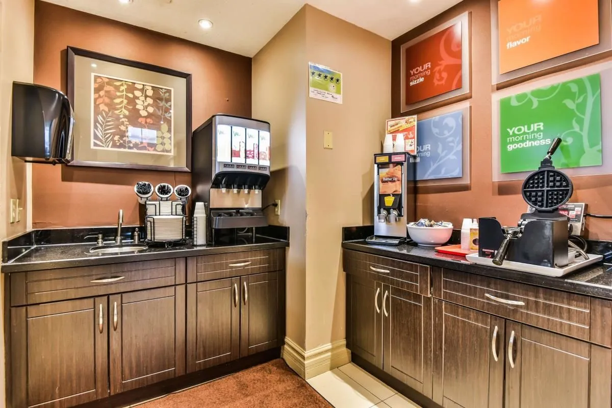 Entreprises 25 image COMFORT INN & SUITES AMBASSADOR BRIDGE